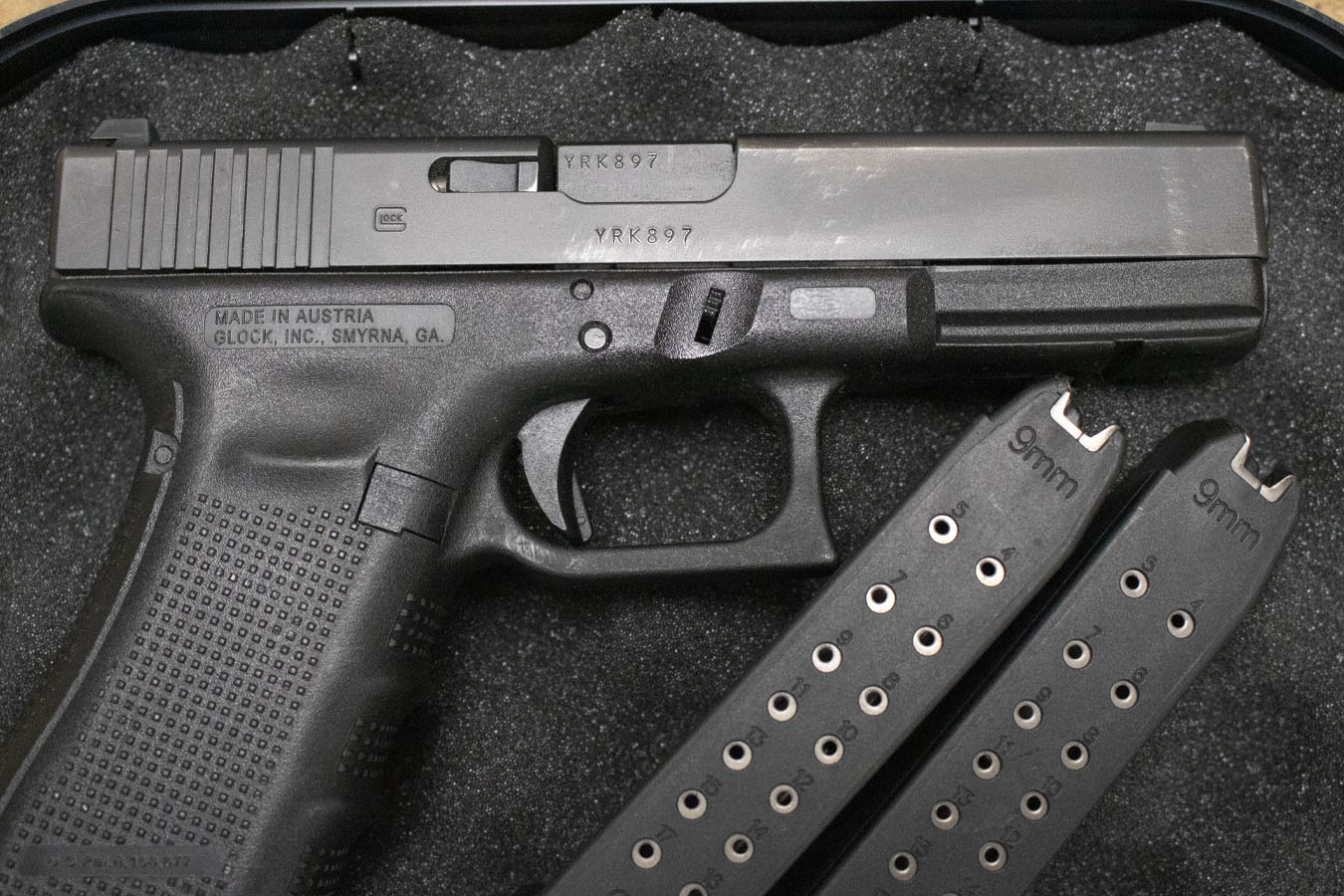 GLOCK 17 Gen4 9mm Police Trade-in Pistol with Three Magazines and Case